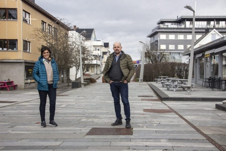 Styreleiar i Vestnes Næringsforum Eva Langstein og ordførar Geir Inge Lien.