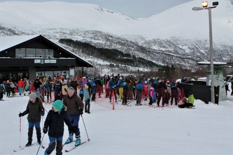 Over 500 koste seg i skibakken på Ørskogfjell skisenter laurdag, mange for aller fyrste gong med alpinski på beina.