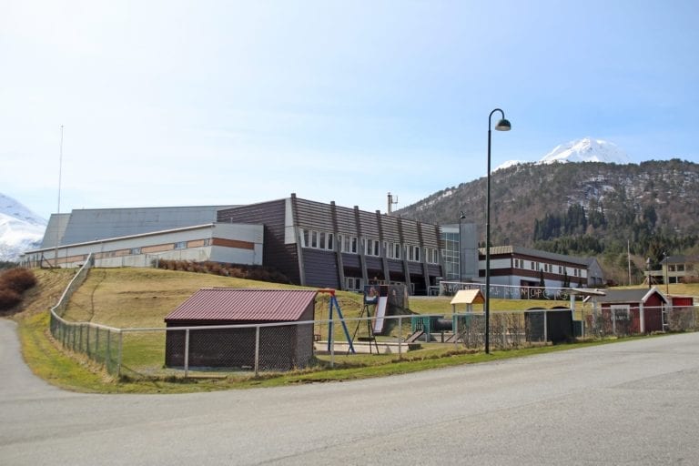 Tresfjord skule. (Foto: Asle Klock)