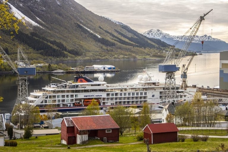 Hanseatic Nature er tilbake i Tomrefjord. No skal det utførast garantiarbeid og vedlikehald.