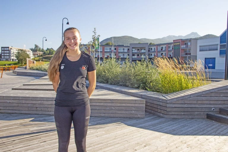 Ingrid Helene Vikås (19) er tatt opp i spelarstallen til Molde Handballklubb sitt eliteserielag.
