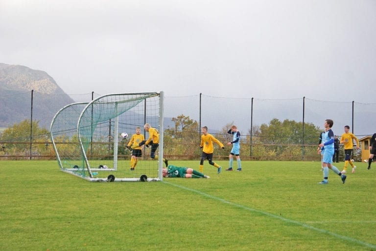 TIL/FIKS/REK G14 var frampå og pressa nordmørsmotstandaren hardt. (Foto: Sølvi Rekdal)