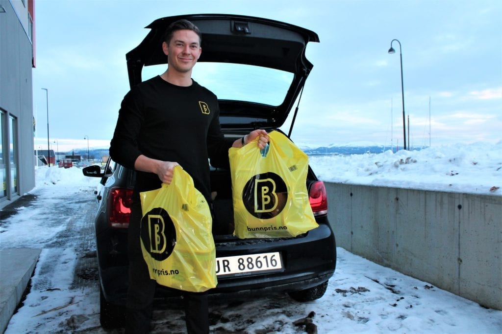 Kjøpmann ved Bunnpris Vestnes, Frode Espen Berg, har hatt suksess med å tilby heimkøyring av daglegvarer.
